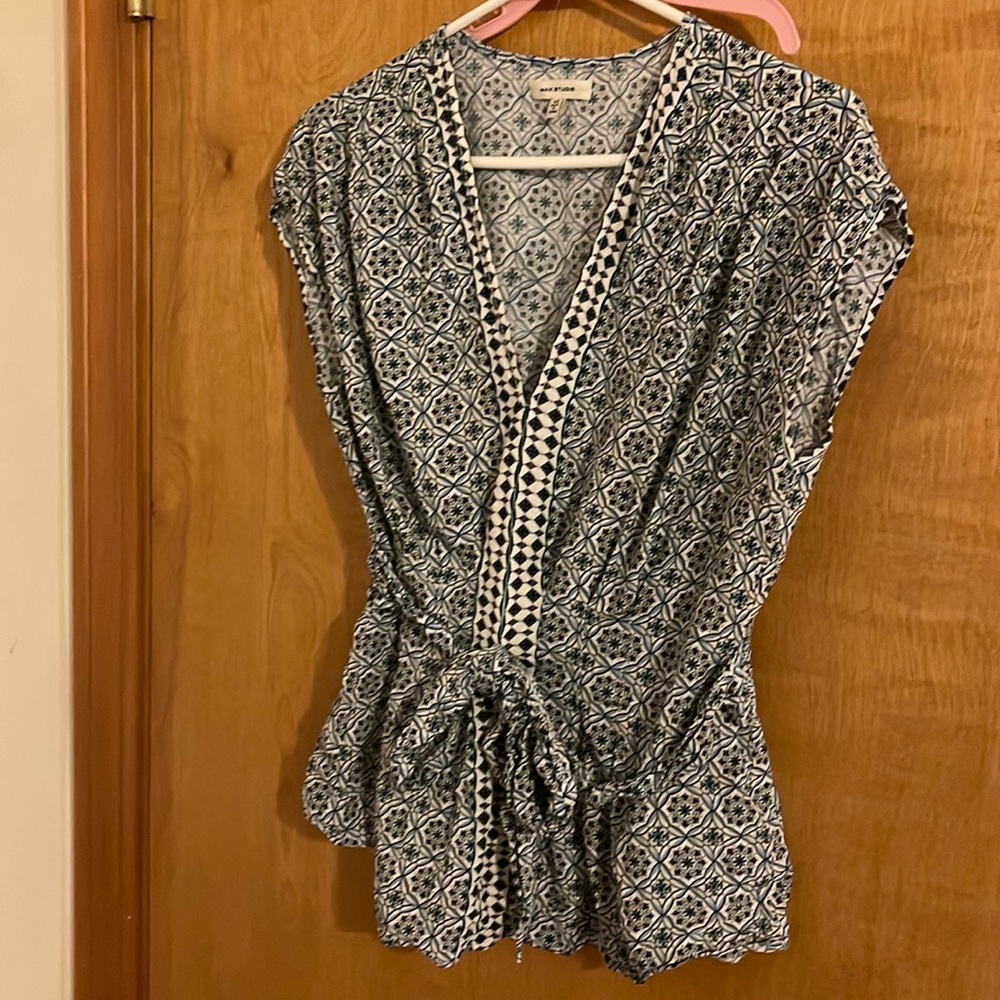 Sleeveless blouse